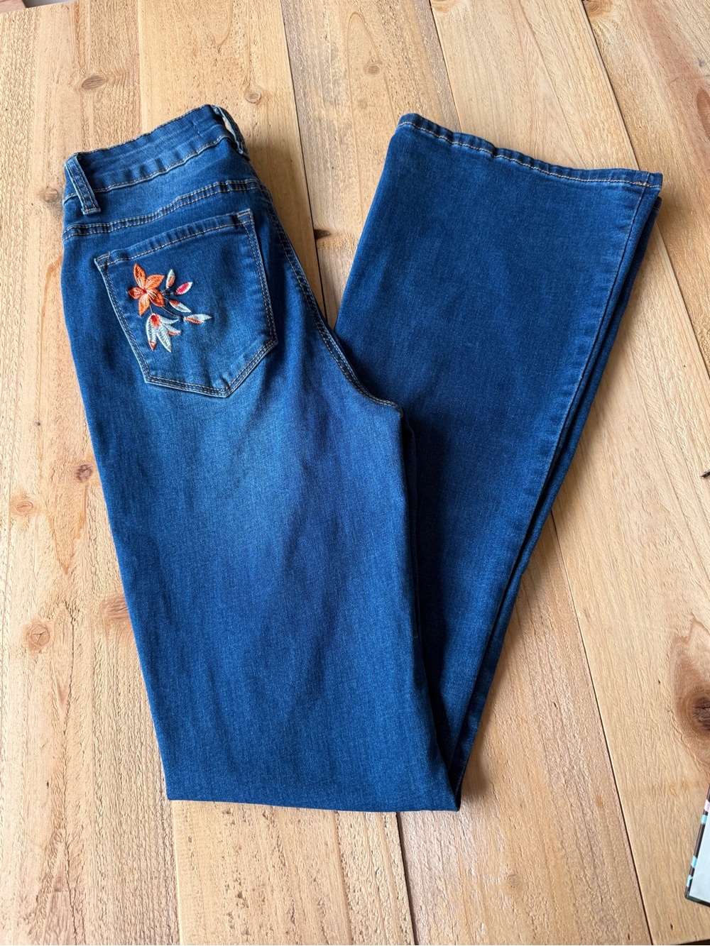 Telepatía women’s Blue Embroidered boho/ western Flare women Jeans size 3/26 - Picture 5 of 6